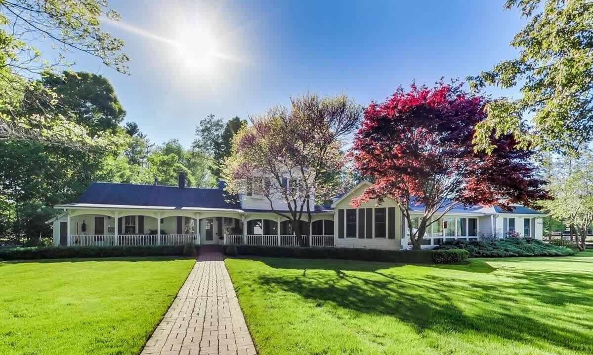 Three Oaks House | Juniper Presents: The Farmhouse at Historic 33 Acre Berrywood Farm