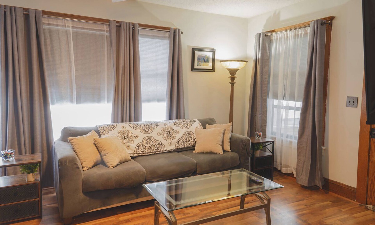 Jackson House | King-Sized Relaxation Refuge