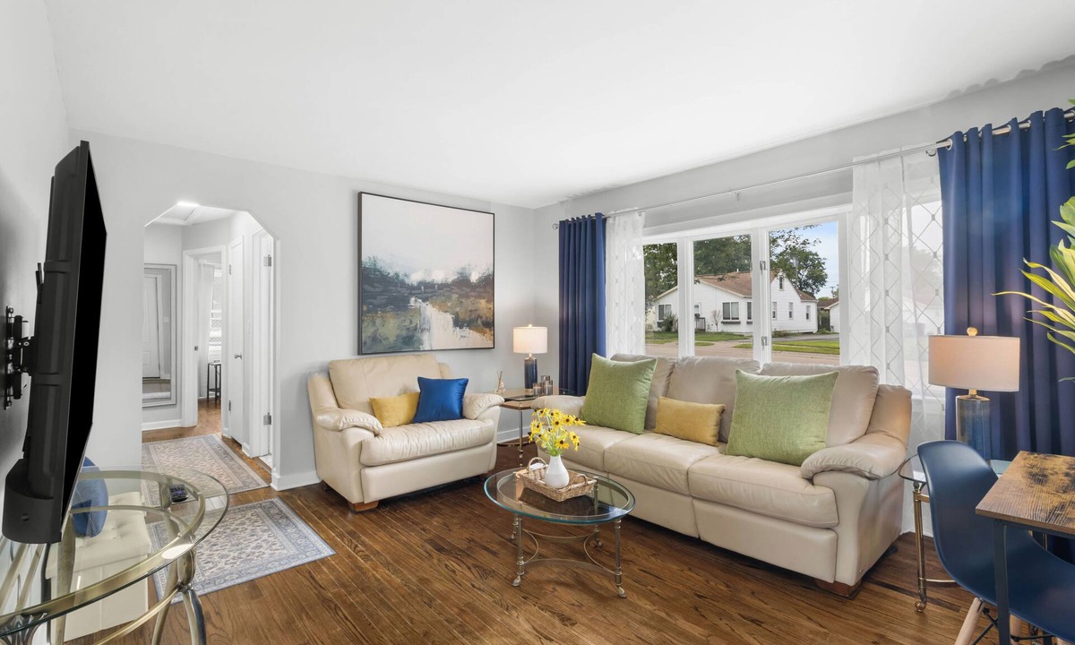 Belleville House | Lake Area Stay - Boat Launch - Dining, DTW, Ann Arbor & Belleville area