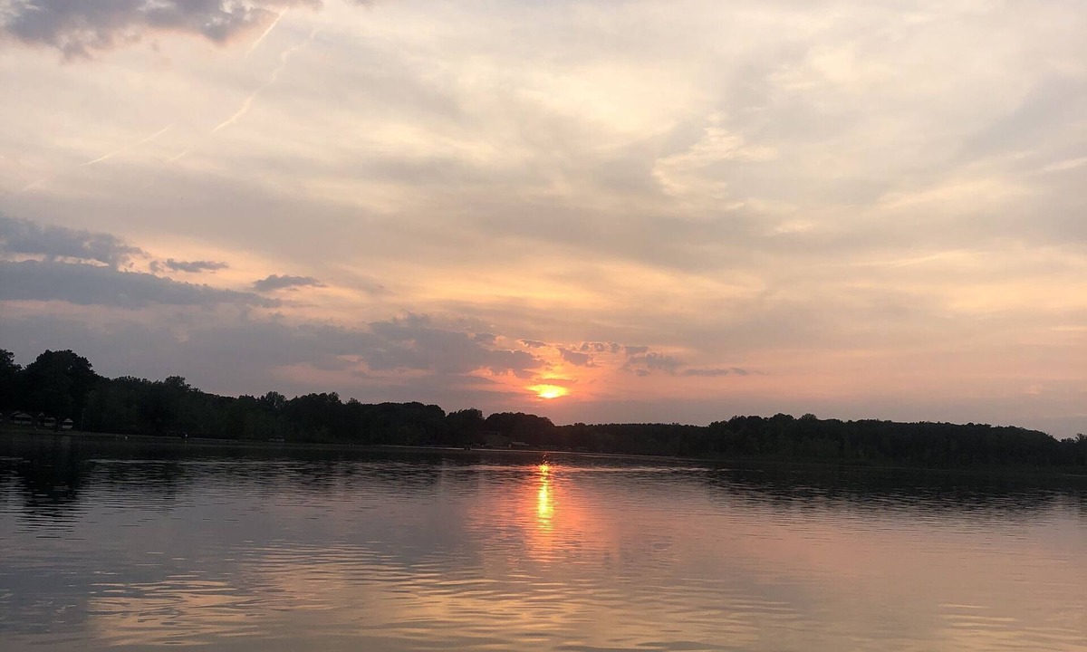 Hillsdale Cottage | Lake front cottage on all sports Bear Lake in Hillsdale, Michigan