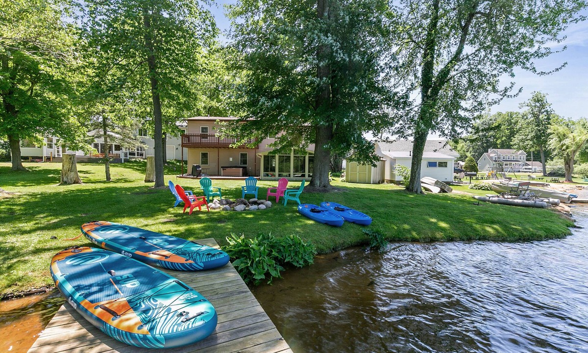 Paw Paw Lake House | Lake Front, Hot Tub, Game Room, Kayak/SUPs, Firepit, Pet Friendly