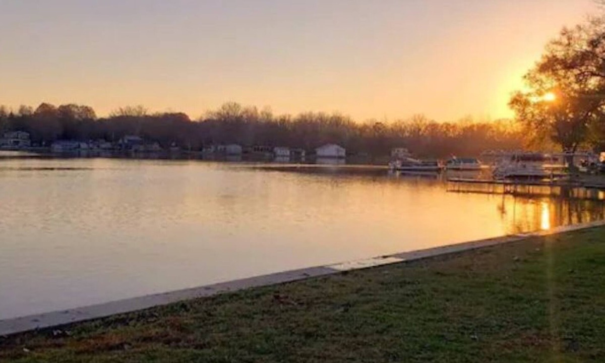 Warsaw Cottage | Lake Haven Cottage Fun Summer Get Away! fishing and kayaks!
