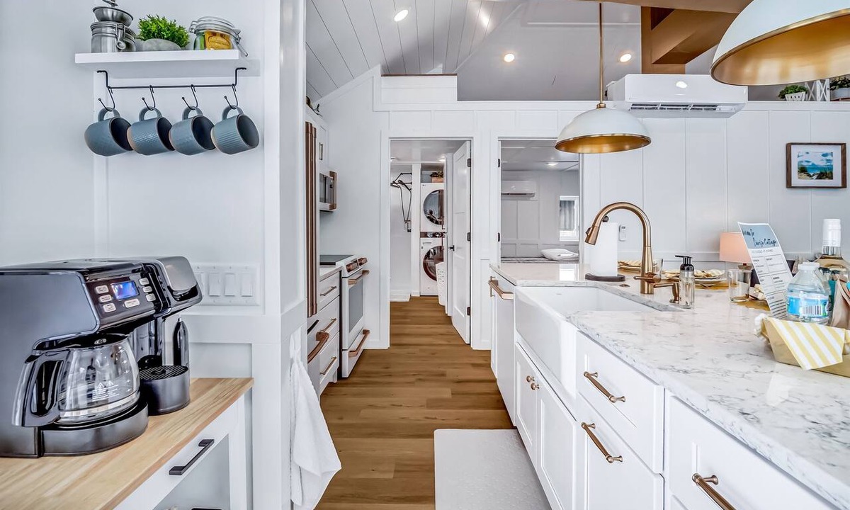 Montague Cottage | Lake Michigan Family Cottage - Sleeps 8 - Beach Access