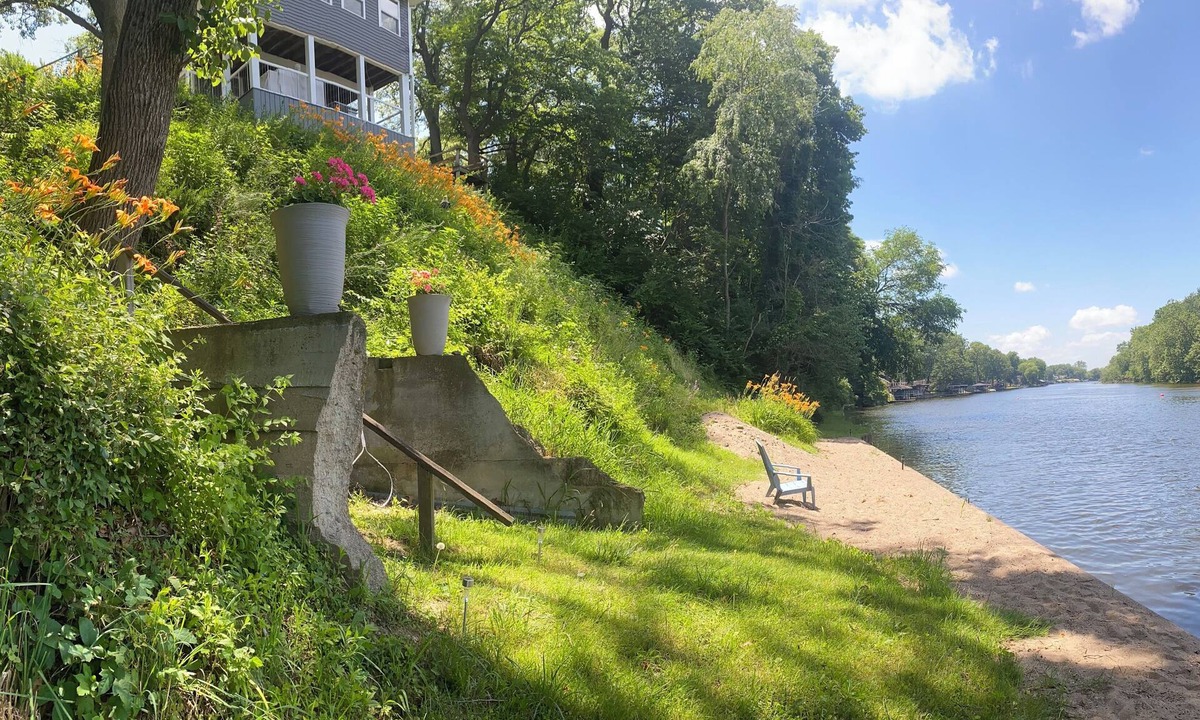 Monticello Cottage | Lake Shafer Country Cottage with Magnificent View