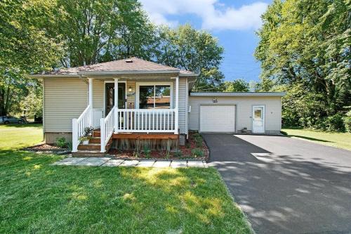 Town of Pines House | Lake Trail Cottage