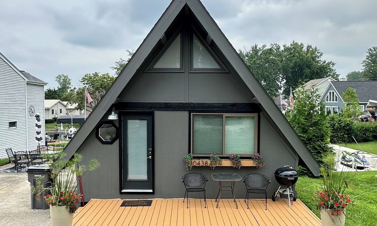 Syracuse Cottage | Lake Wawasee Channel Front A-Frame Cottage - Pier Access