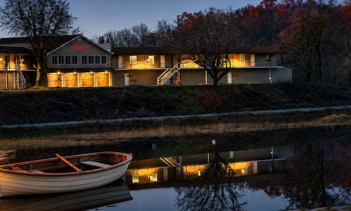 Angola Cabin | Lakefront 2 Bedroom with Hot Tub - Kayaks, Bikes, Campfire, Peaceful, 10 Acres!