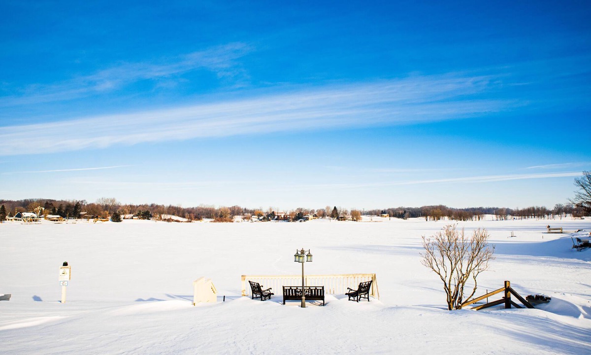 Frontier House | LAKEFRONT! BOOK NOW for a beautiful getaway! Up to 12 Guests - Pets