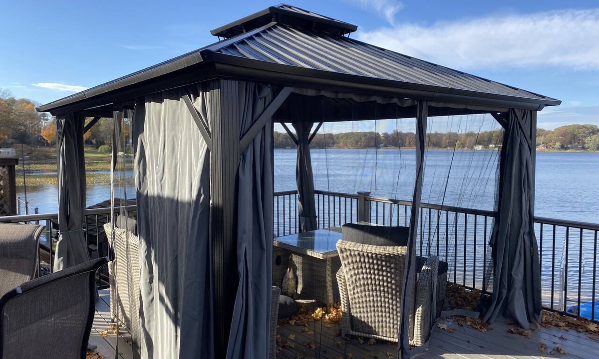 Hudson Lake Cottage | Lakefront cottage on scenic Hudson Lake