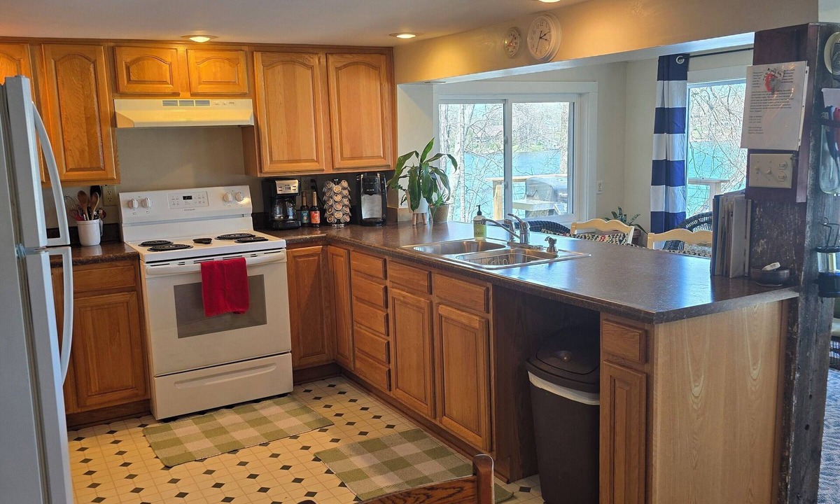 Syracuse House | Lakefront Fun on Papakeechie - Kayaks & More!