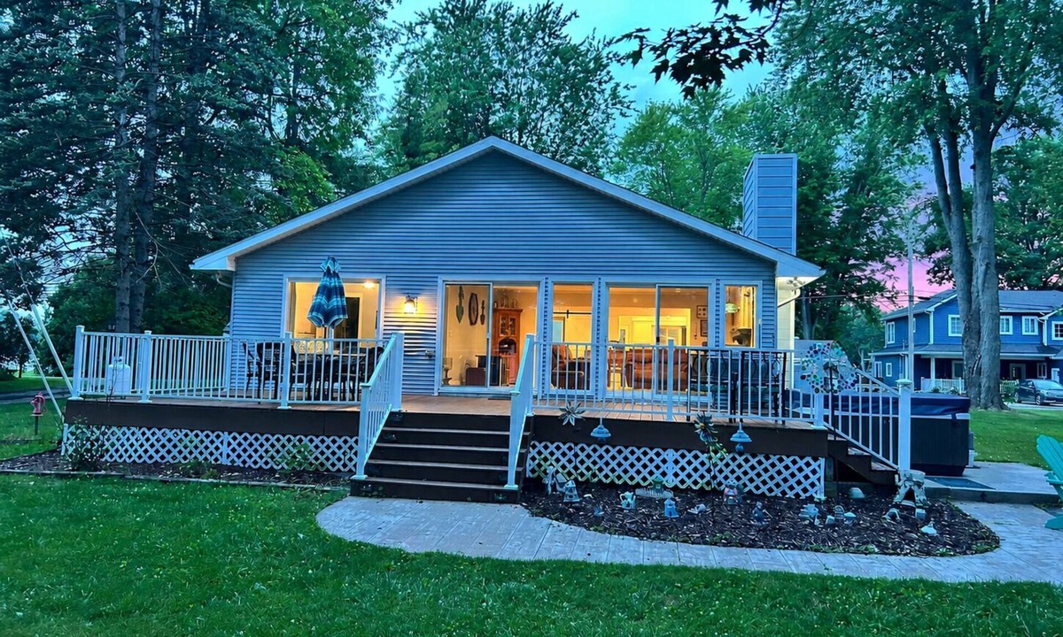 Whitmore Lake House | Lakefront House close to Ann Arbor!