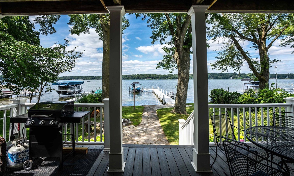 Delavan Lake House | Lakefront, Private Dock, Pet Friendly, Fire Pit