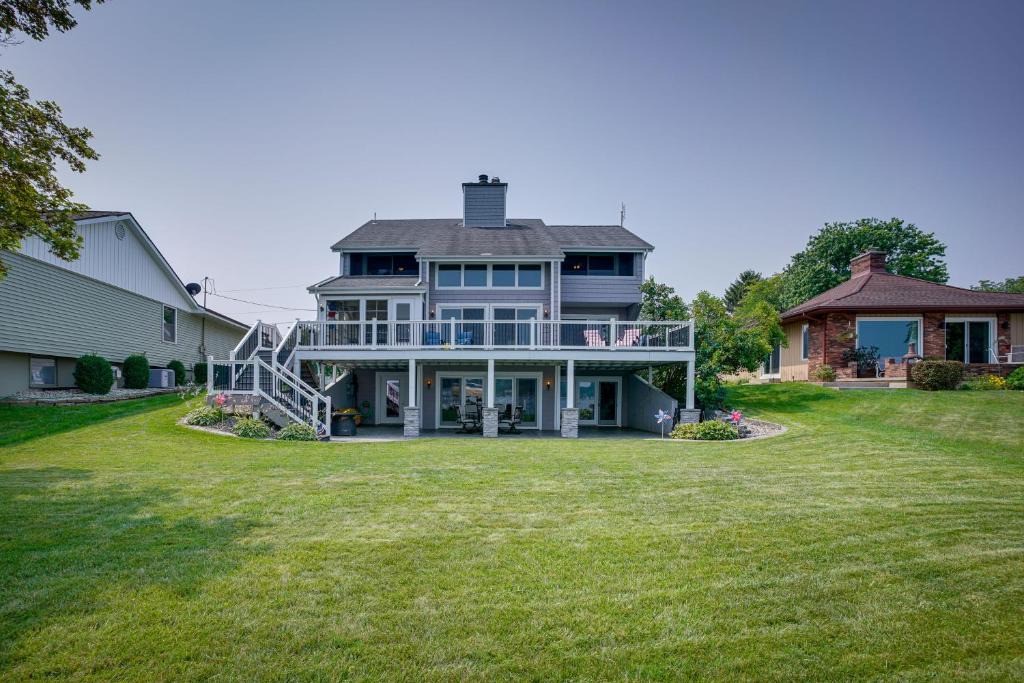 Syracuse House | Lakefront Syracuse Home w/Deck & Private Dock!