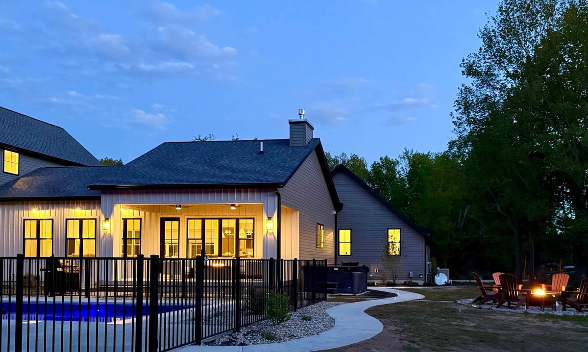 Fennville House | Lakeshore Woods Escape
