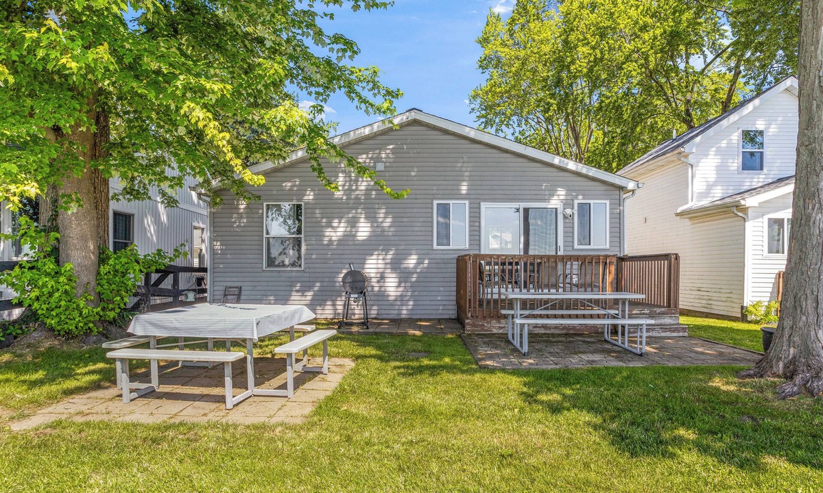Shelbyville House | Lakeside Escape with Fire Pit & Dock/Boat Rentals