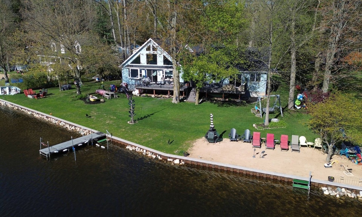 Grand Junction House | Large Lakehouse w Private Beach~Hot Tub~Tiki Hut~Game Rm~Gym~Mini-Golf~Dogs OK!