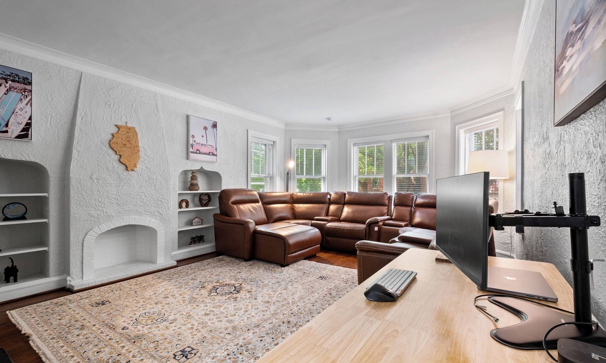 Chicago Condo | Lincoln Square Sunny 3BR-1Bath Condo – Family-Friendly, Walk to Everything!
