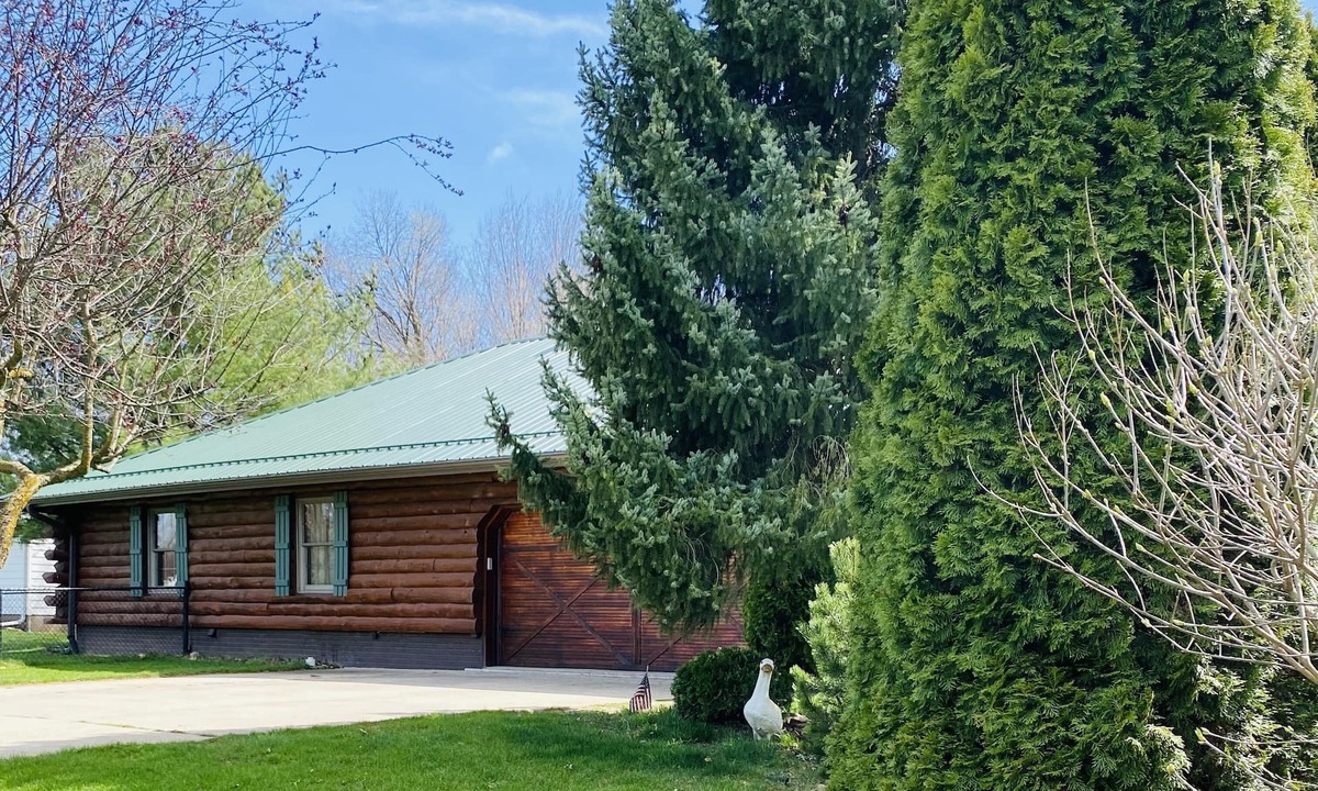 Shipshewana House | Log Cabin Haus in Amish Country Shipshewana, Indiana