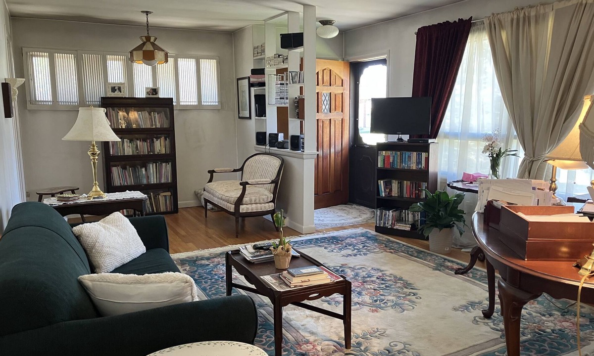 Dicken House | Lovely Home 10 min walk to U of M stadium You are renting rooms in the house.
