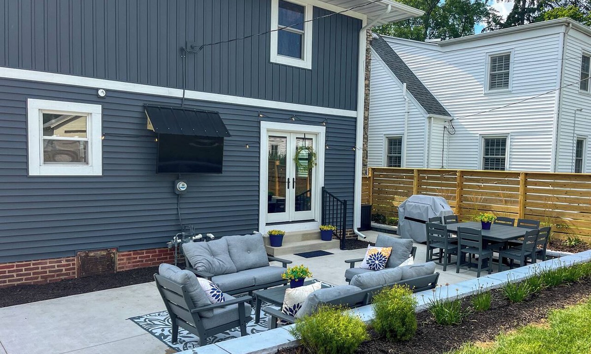 Harters Heights House | Lucky Notre Dame Home Base- 1 Mile to Stadium-Sleeps 16 -Stylish Summer Getaway