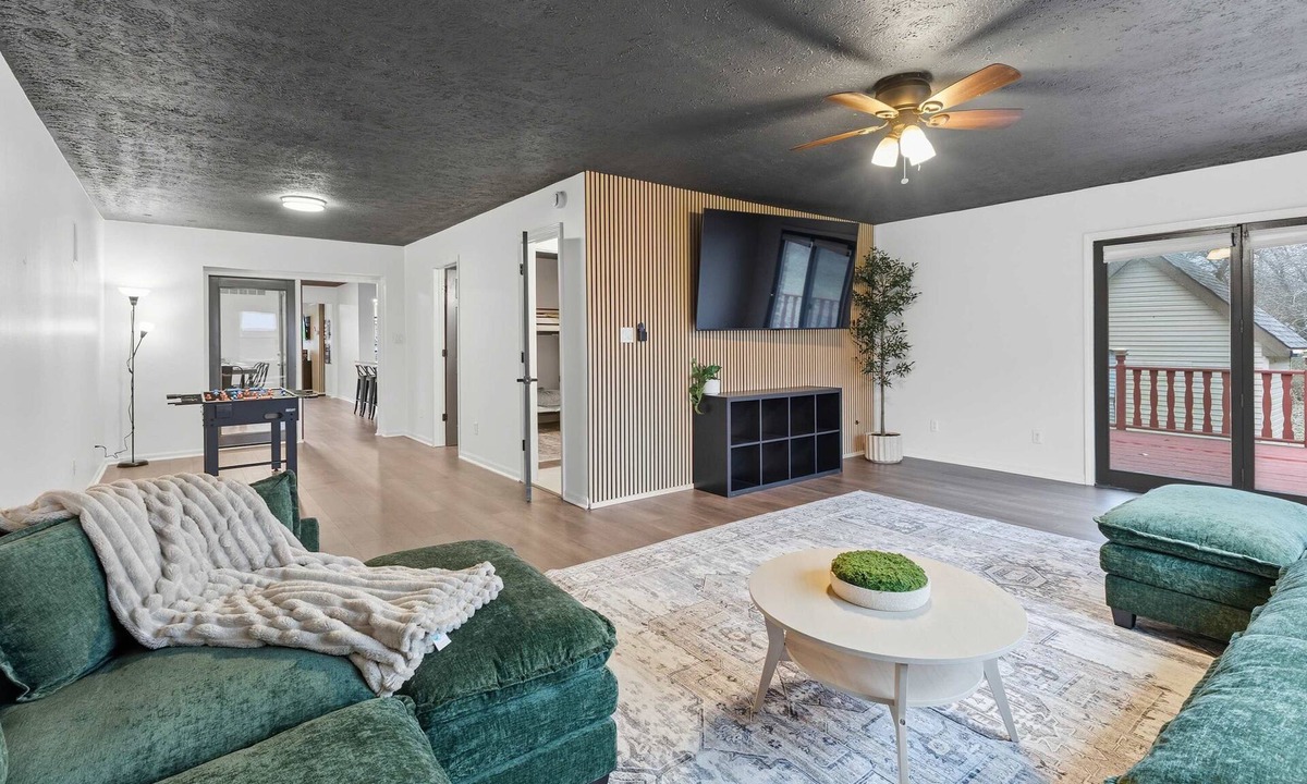 Westfield House | Luxury Home Near Grand Park and Wineries
