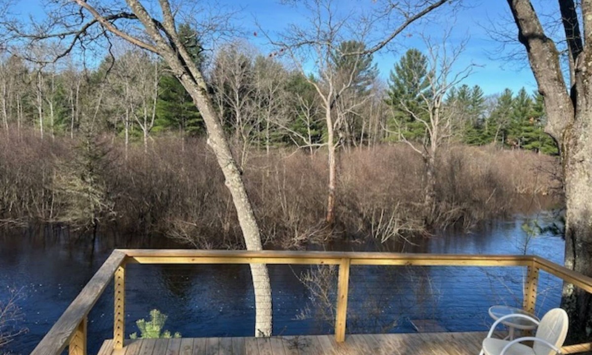 Manistee House | Luxury Multiple Family Retreat in a Spacious Home on the Little Manistee River