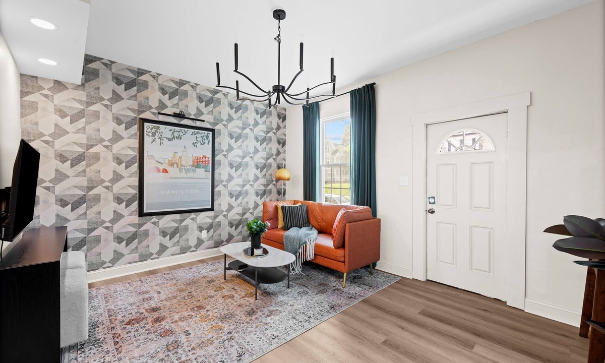 Lindenwald House | Marigold - Entire Home in Hamilton, Ohio - Historic charm with modern amenities