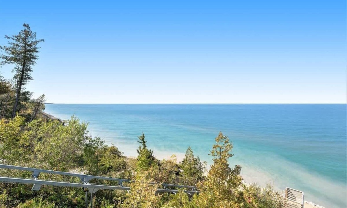 Miami Park House | Mermaid Bliss Tram To Shoreline 5 BR/3.5 Baths