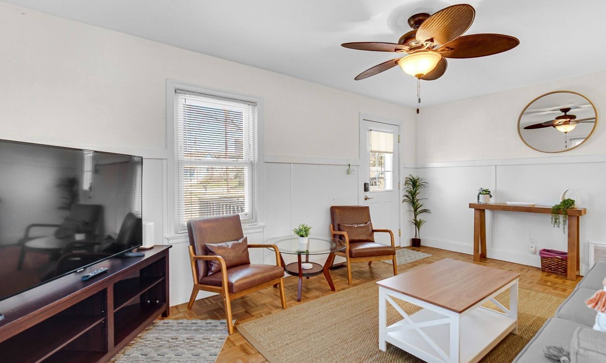 Michigan City House | Michigan City Getaway: Walk to Beach, Zoo & Marina