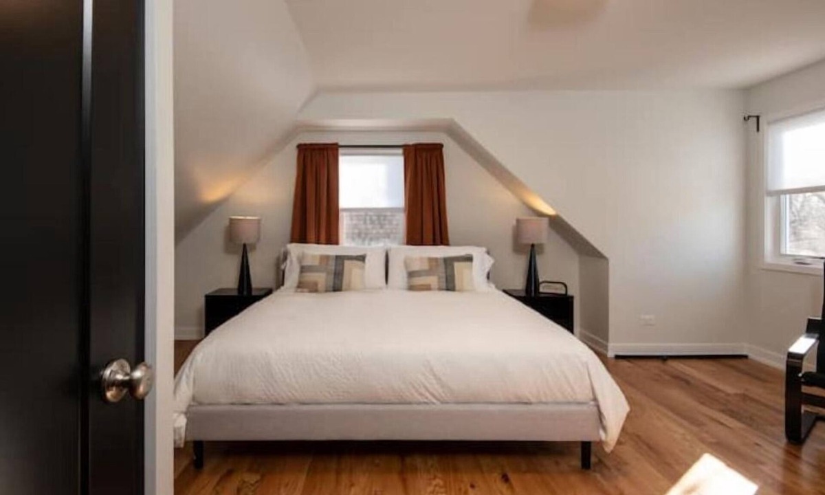 Oak Lawn House | Mid-Term 4Bed/2Bath, 2x King Beds, 2x Queen Beds