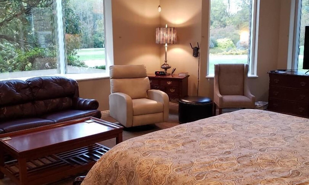 Winamac Bed & Breakfast | Mill Creek Gardens