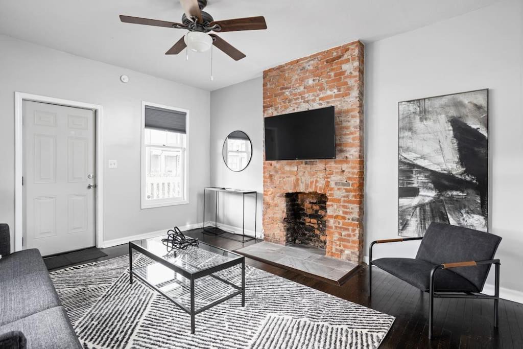 Kennedy King House | Modern and Spacious Home mins to Downtown