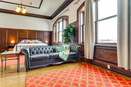 Crawfordsville Apartment | Modern Elegance: Timeless Crawfordsville Studio!