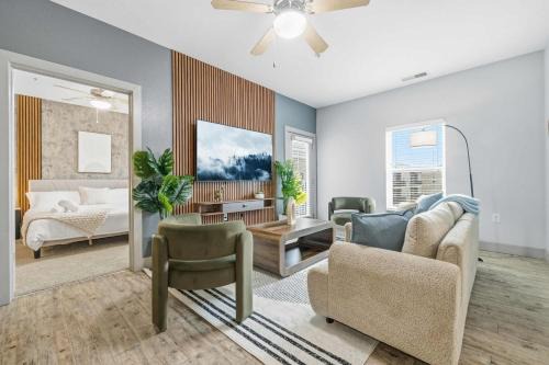Downtown Indianapolis Apartment | Modern Indy 2BR Free Parking Pool Walk to Lucas Oil & March Madness