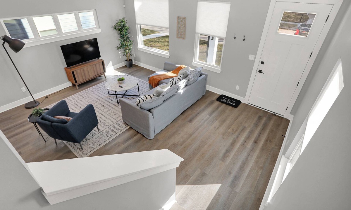 Fall Creek Place House | Modern & Spacious Downtown Master Suite Palace!