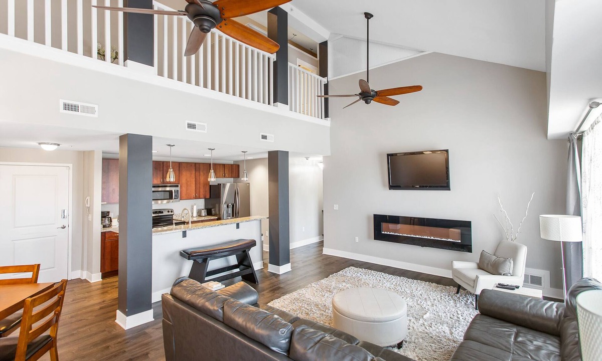 Grand Haven Condo | NEAR DOWNTOWN SPACIOUS CONDO 4 BEDROOMS - 3 FULL BATHROOMS - PRIVATE BALCONIES