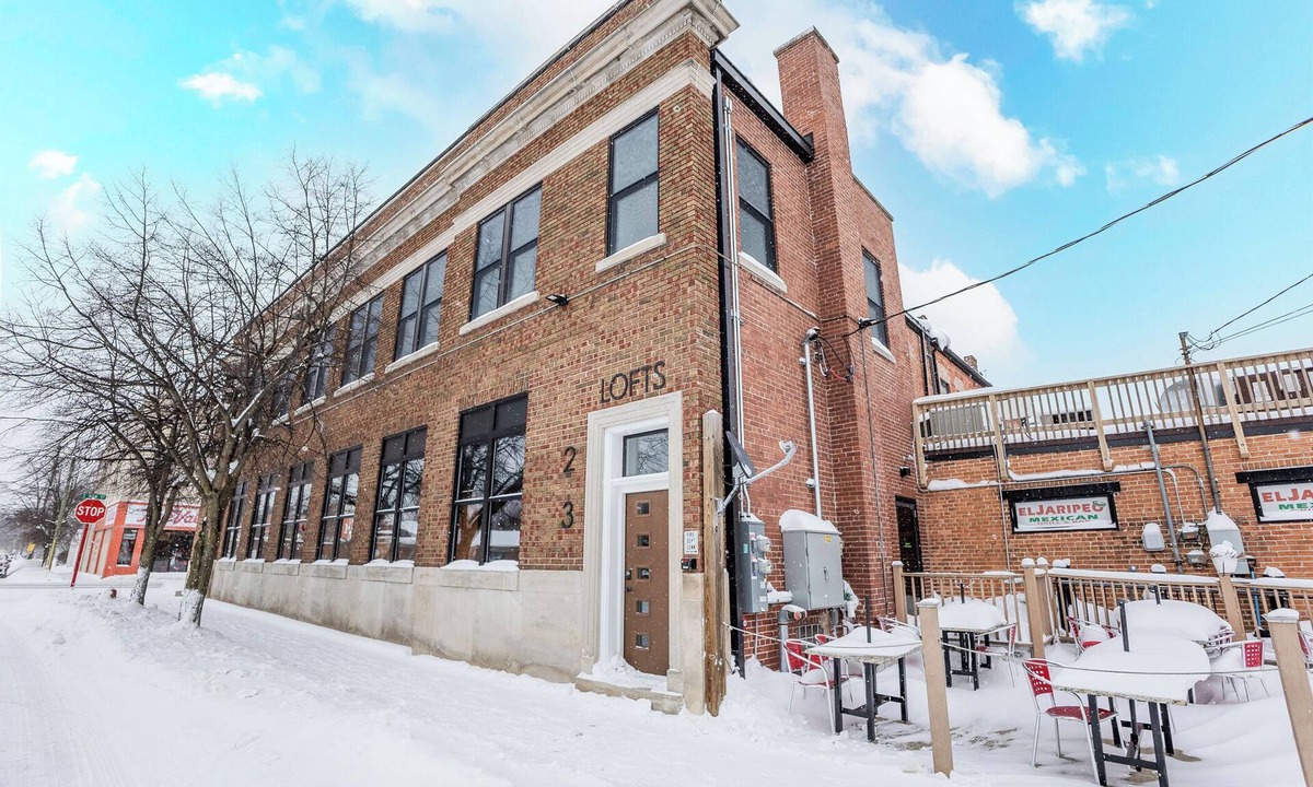 Fennville Apartment | NEW (2024:) Sleeps 12 | Downtown Fennville | Near Saugatuck & Local Beaches