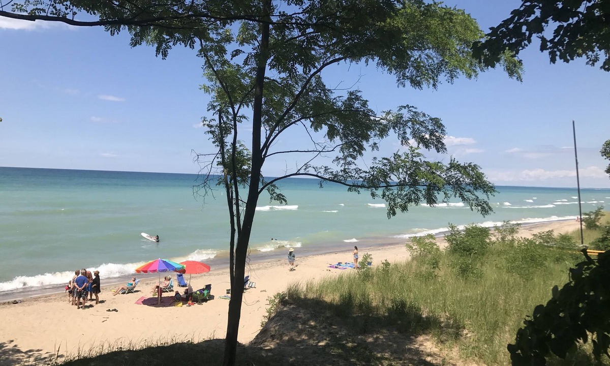 Michiana House | New Buffalo Retreat w/Private Beach Access! Sunroom, Hot Tub, Fire Pit, Grill!