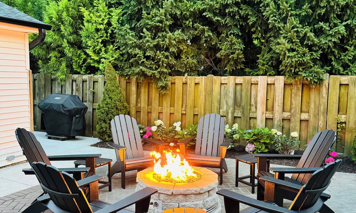 Saugatuck House | NEW! Charming Pet Friendly Modern Cottage in the Historic District of Saugatuck!