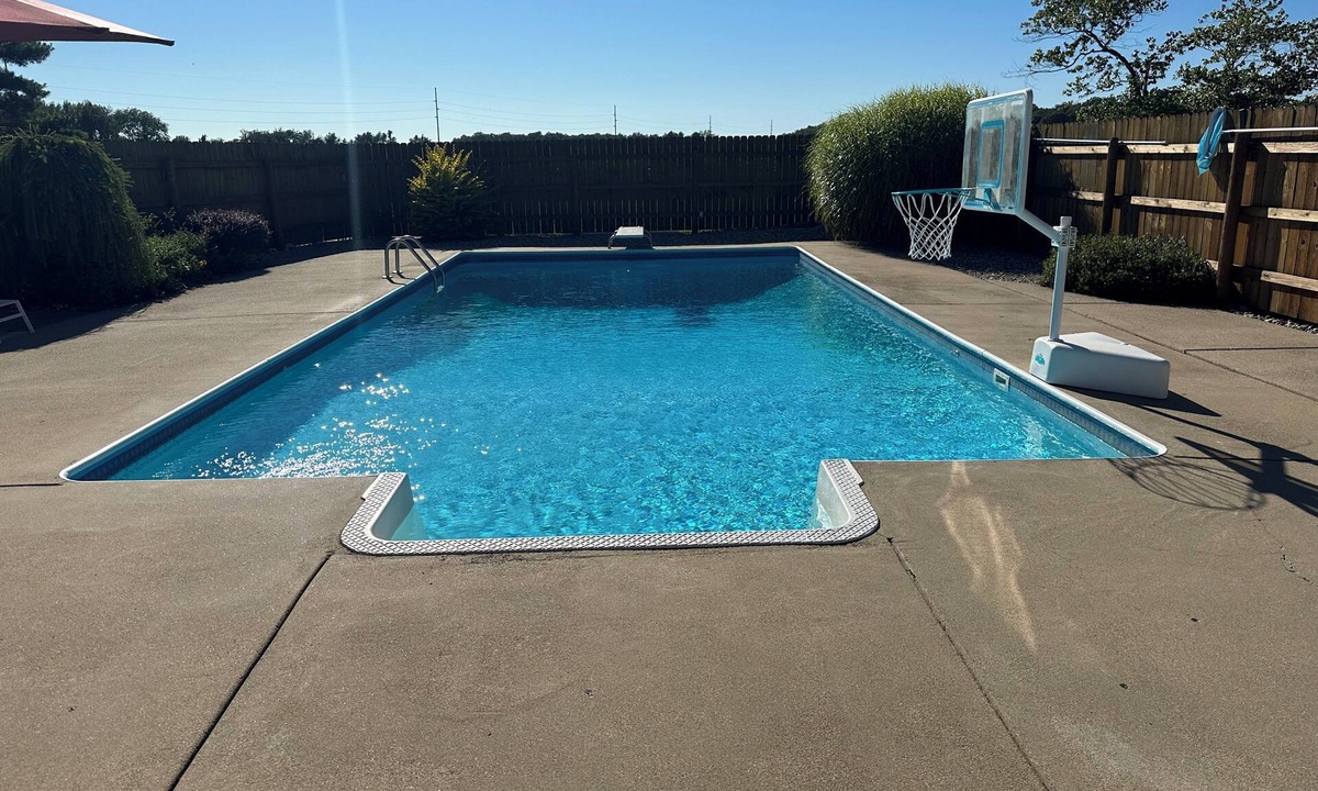 Bangor House | NEW: Kids Lifted PlayHouse! Pool, Hot Tub, SportCourt. Minutes From South Haven.