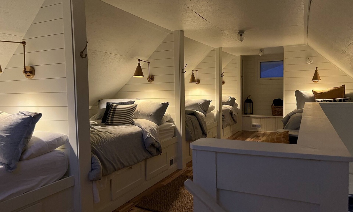 Grand Haven Cottage | NEW LISTING! Renovated Carriage House in Downtown Grand Haven BOOKING NOW!