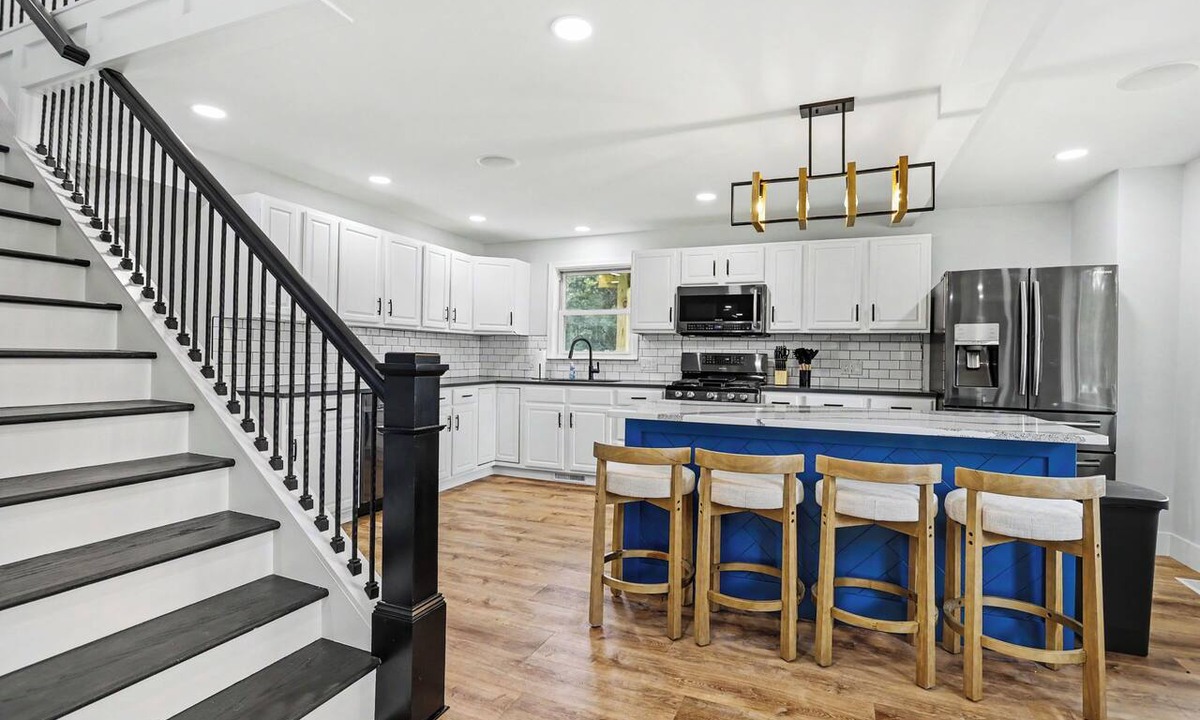 Coloma House | Newly remodeled 5BR farmhouse in Coloma, just 8 minutes to Lake Michigan beach. Enjoy 3,000 sq ft, 2 full baths, smart TVs in every bedroom, a covered deck, large yard, and private balcony off the primary suite.