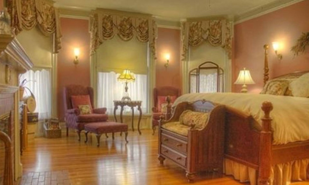 West Washington Bed & Breakfast | Oliver Inn Bed and Breakfast