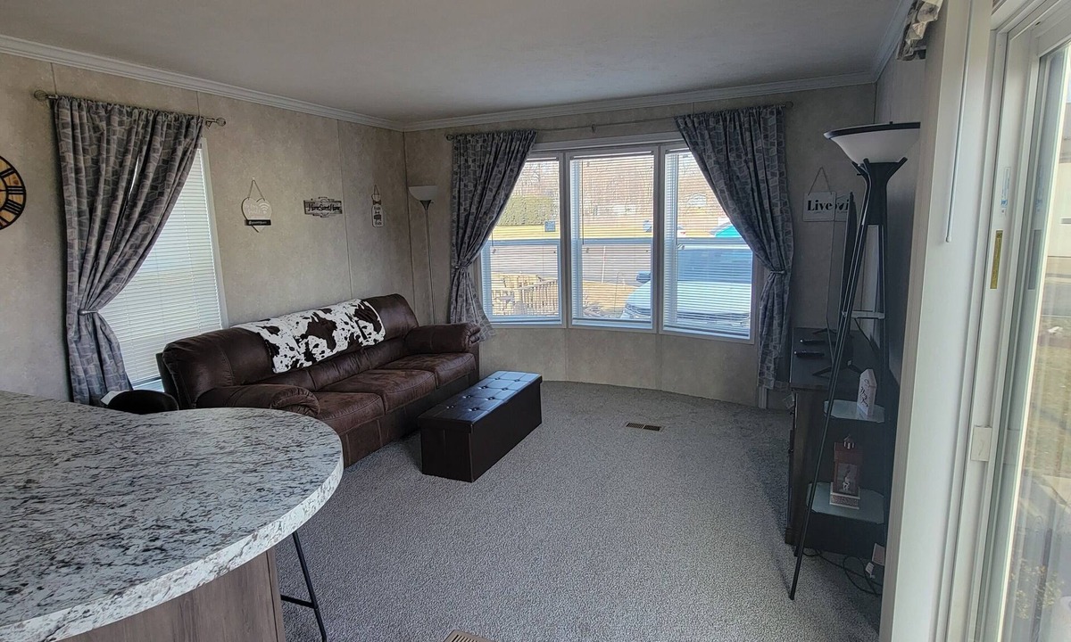 Gary House | Only 4 minutes to Hard Rock Casino and 25 minutes to Chicago!