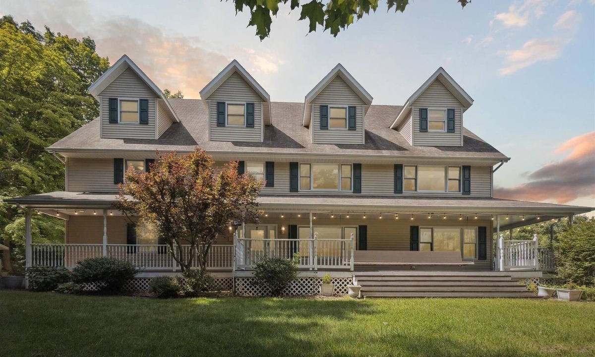 Saint Marys  Saint Joseph County House | Peaceful Gathering Place with 12 bedrooms and 7 bathrooms. Game Tables and Pool!