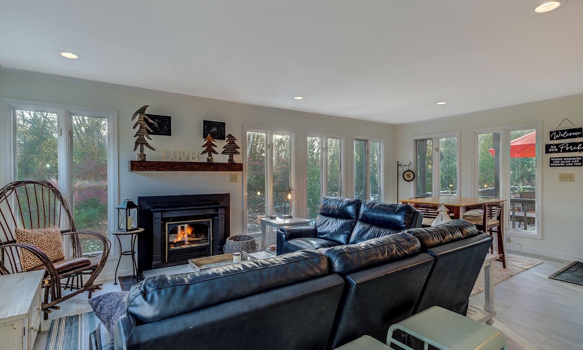 Indianapolis House | Peaceful Getaway Scenic Park & River Views in the heart of Broad Ripple Village!