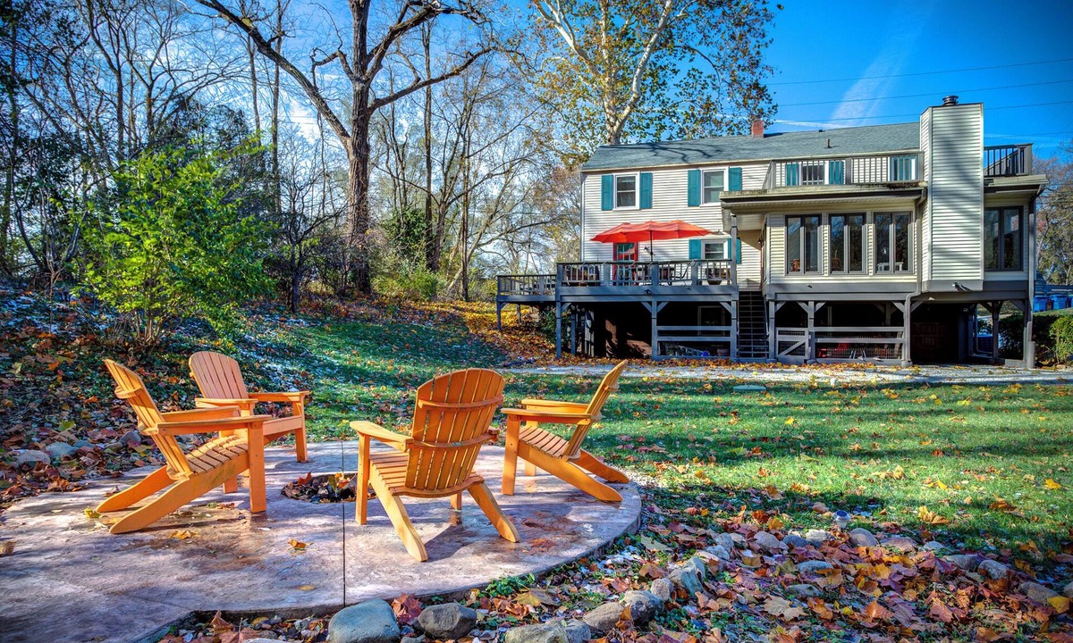 Indianapolis House | Peaceful Getaway Scenic Park & River Views in the heart of Broad Ripple Village!