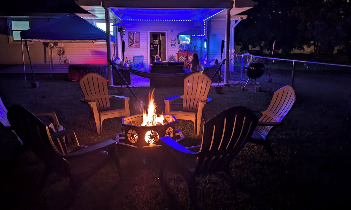 Elkhart House | Perfect for Notre Dame Football Elkhart, IN 25 Miles Away from Notre Dam