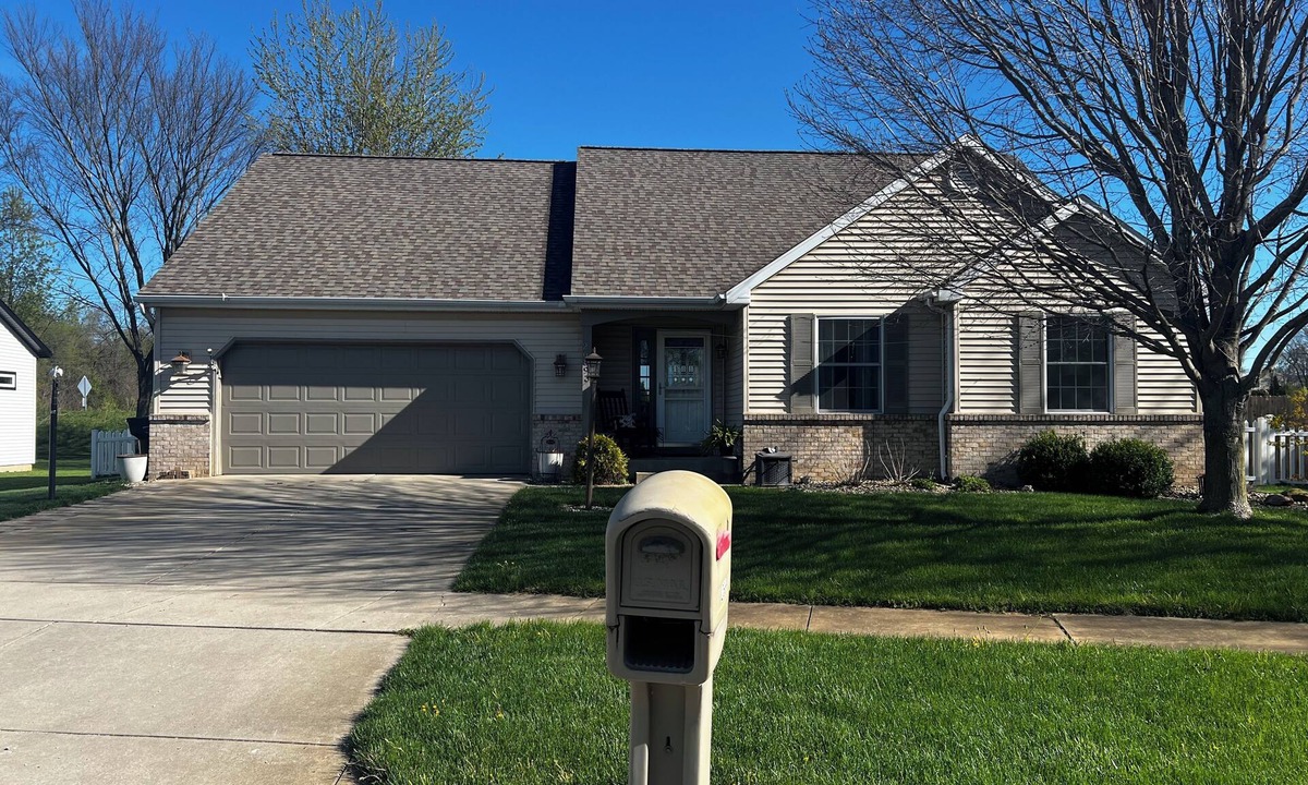 South Bend House | Pet friendly, 2-BDRM house 4 miles West of airport, with fenced in back yard