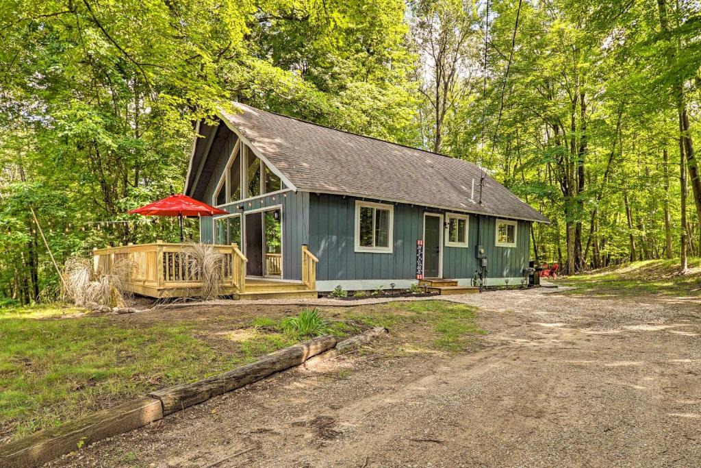 Canadian Lakes House | Pet-Friendly Stanwood Sanctuary w/Fire Pit!
